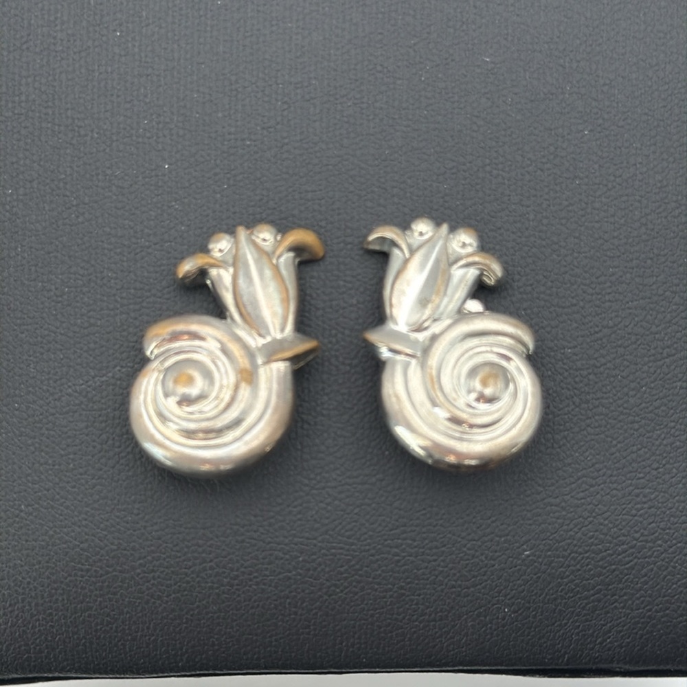 Vintage Brookcraft silver tone tulip clip on earrings